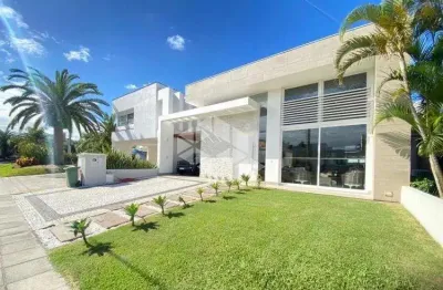 Casa 3 dormitórios/suítes,  2 vagas no condado de capão em capão da canoa/rs
