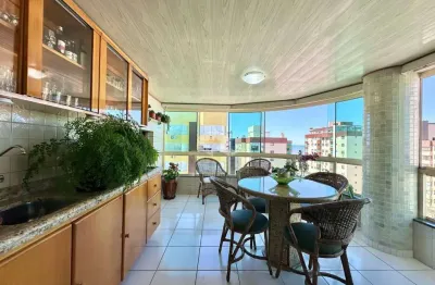 Apartamento com 115,74 m² privativos, junto ao mar e com sacada ampla de frente para o sol da manha e mar,  no coração da cidade de capão da canoa!