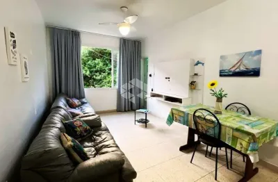 Apartamento de 2 quartos, no centro de capão da canoa a duas quadra da beira mar