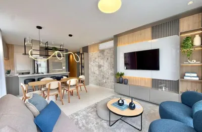 Apartamento mobiliado e decorado composto por 03 suítes, 1 vaga de garagem, no centro de capão da canoa.