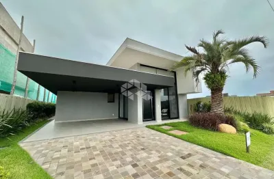 Casa térrea com 3 quartos/suítes mobiliada e decorada, lavabo, em curumim/rs.