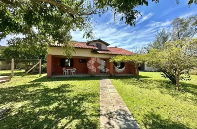 Casa com 3 terrenos a apenas 2 quadras do mar com piscina no  bairro guarani, capão da canoa!