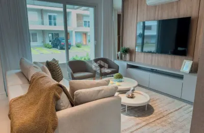 Casa de 3 dormitórios sendo 2 suítes mobiliada e decorada meio-lago no condomínio murano em capão da canoa