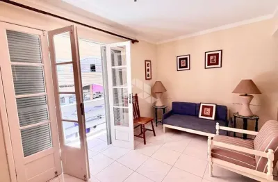 Apartamento de 2 dormitórios + dependência no centro de capão da canoa