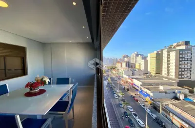 Apartamendo de 2 dormitórios sendo 1 suíte com sacada de frente frente, churrasqueira no centro de capão da canoa