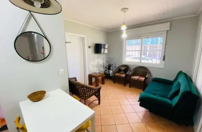 Apartamento de 2 dormitórios de frente no centro de capão da canoa com box/vaga de garagem