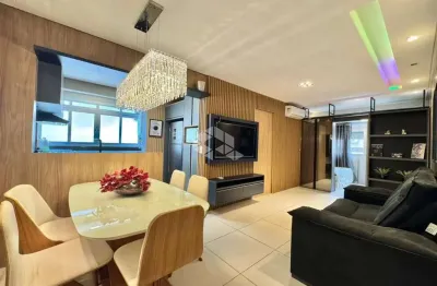 Apartamento de 2 dormitórios mobiliado e decorado c/box de garagem no centro em capão da canoa