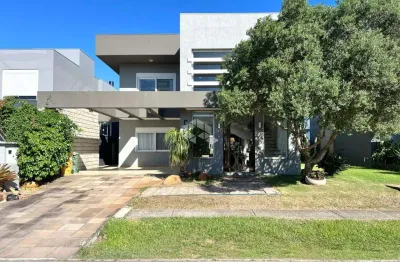 Casa a beira lago com 4 suítes mobiliada e decorada com sauna no condomínio fechado em capão da canoa