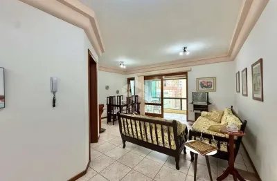 Apartamento de 2 dormitórios com sacada de frente e churrasqueira mobiliado e com box de garagem no centro de capão da canoa