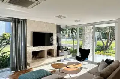 Sobrado com 5 suítes no condomínio de alto padrão velas da marina !!!