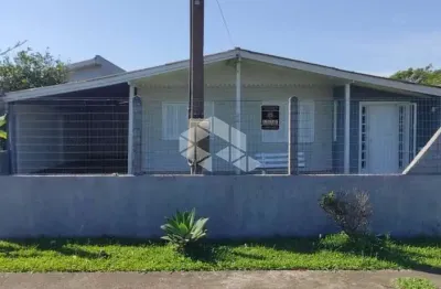 Casa de 4 dormitórios semi-mobiliada com piscina no bairro araçá em capão da canoa