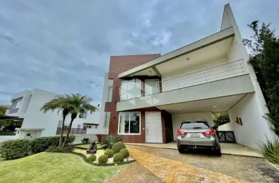 Sobrado com 5 suítes mobiliado e totalmente equipado no condomínio fechado condado de capão.