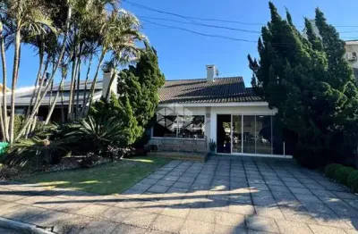 Sobrado com 4 dormitórios mobiliado e equipado no condomínio fechado condado de capão