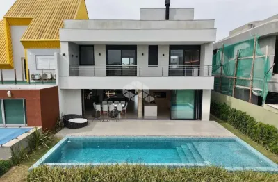 Sobrado com 04 dormitórios , 357 m² área privativa, mobiliado e decorado no condomínio fechado capão ilhas !!