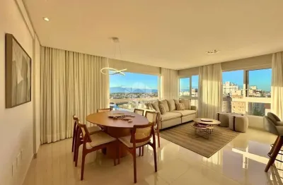 Apartamento de 3 dormitórios, mobiliado e decorado, com 2 boxes/vagas de garagem + depósito no centro de capão da canoa