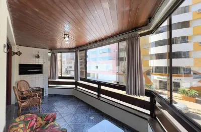 Apartamento com 3 dormitórios/quartos mobiliado com box/vaga de empregada no centro de capão da canoa