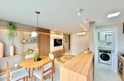 Apartamento 2 suítes com box/de frente/uma quadra da beira mar em capão da canoa.