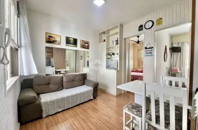 Apartamento de 2 dormitório, mobiliado e reformado a 2 quadras do mar no centro de capão da canoa