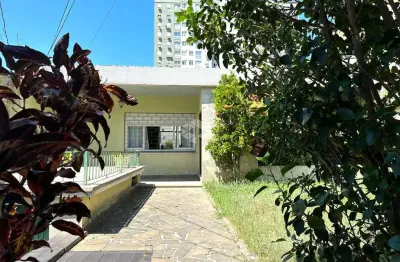 Casa com 3 dormitórios no bairro glória em porto alegre