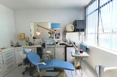 Sala comercial no centro de porto alegre. 26m², andar alto, lavabo, portaria e 3 elevadores