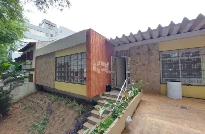 Casa residencial/comercial com 05 dormitórios e 02 vagas- moinhos de vento