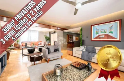300m² privativos, 3 quartos (1 suite c/hidro e closet), gabinete, depósito e 2 vagas. bairro indpendência próximo hospital moinhos e 5 min do parcão