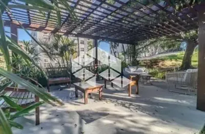 Apartamento de três dormitórios, 1 suíte, semi mobiliado, churrasqueira,2 vagas de garagem