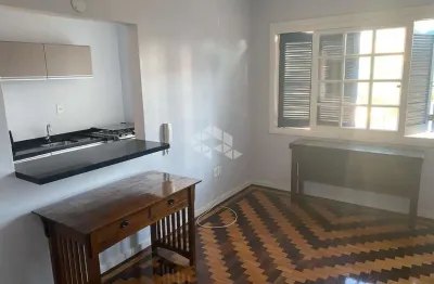 Apartamento reformado e mobiliado de 1 dormitório no menino deus.