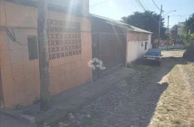 Casa de 3 dormitórios reformada, 62 m2 com 1 suíte, 1 vaga garagem coberta
