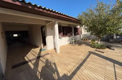 Casa 3 domitórios centro gravataí com pátio e garagem pra 2 carros