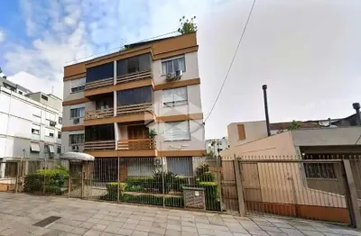 Apartamento desocupado à venda no bairro petrópolis, com 80m², 2 dormitórios, dependência de empregada completa, vaga de garagem e elevador