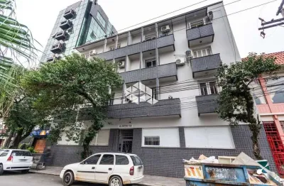 Apartamento à venda no bairro menino deus, com 2 dormitórios, 2 sacadas, 2 banheiros e dependência de empregada