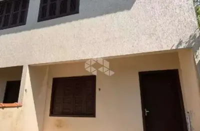 Sobrado de 02 dormitórios, com pátio e vaga escriturada em Viamão-RS.