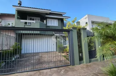 Casa Residencial com 04 Dormitórios e 01 suíte 02 vagas -Jardim Itú Sabará