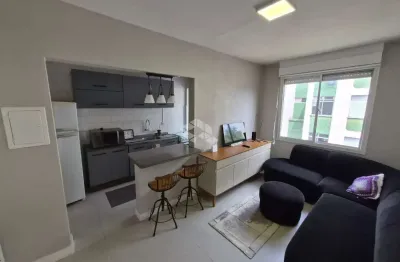 Excelente Apartamento de 3 dormitórios reformado e semibobiliado com vaga rotativa