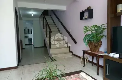 Sobrado com 3 quartos e 3 banheiros no xaxim para vender por r$ 698.000,00