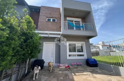 Sobrado 3 dormitórios sacada churrasqueira e piscina no lagos de nova ipanema zona sul poa