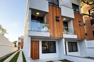 Casa em condomínio com 03 suítes e 02 vagas de garagem na tristeza.
