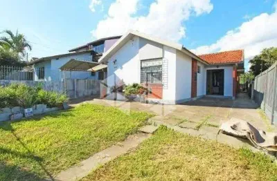 Casa a venda no bairro camaquã com 4 dormitórios e 4 vagas, amplo pátio.