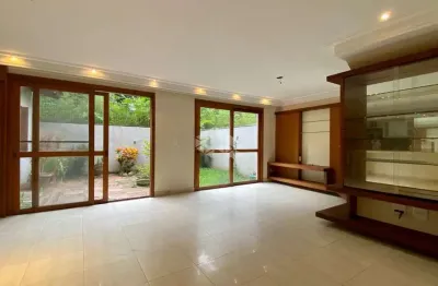 Excelente casa em condomínio, 4 quartos, 2 vagas com 334m² no bairro santa isabel.