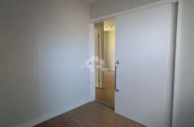 Apartamento térreo semi mobiliado de 2 quartos bem localizado na restinga