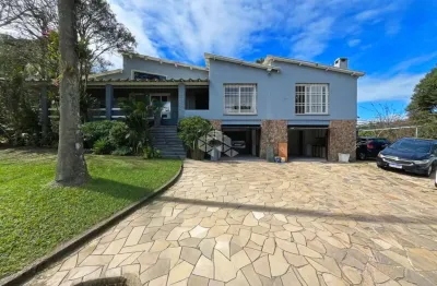 Excelente casa em condomínio fechado - ampla, completa e pronta para morar!