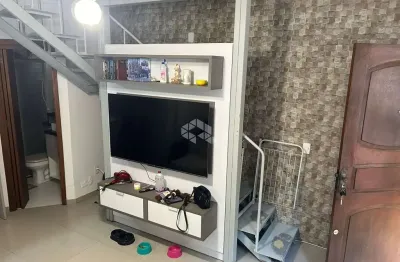 Casa em condomínio 2 dorm, 1 vaga, com sotão e muita tranquilidade