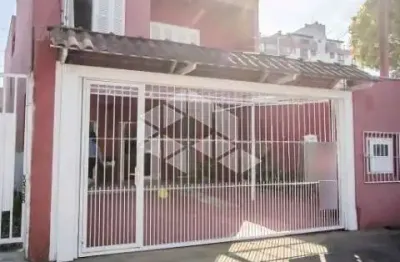 Casa à venda no bairro cristal - espaço, conforto e lazer para sua família