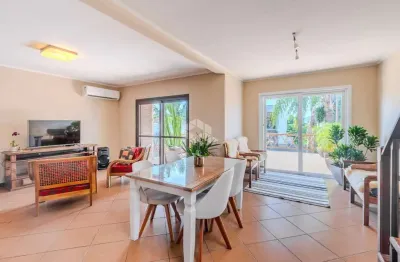 Casa com 3 quartos à venda na Rua Edilson João Prola, 35, Ipanema, Porto Alegre