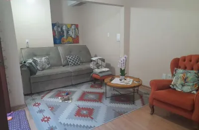 Apartamento térreo à venda na Avenida Niterói com 2 dormitórios - 61m²