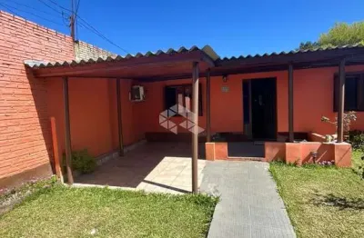 Casa térrea com 2 dormitórios no bairro campo novo - porto alegre