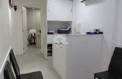 Sala comercial com 4 salas à venda na Rua Vigário José Inácio, 368, Centro Histórico, Porto Alegre
