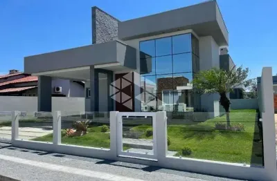 Casa de alto padrão a 200 metros do mar em bella torres, passo de torres