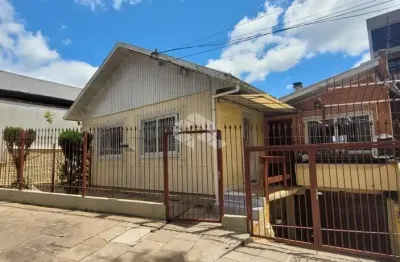 Casa mista a venda com 03 dormitórios bairro marechal floriano